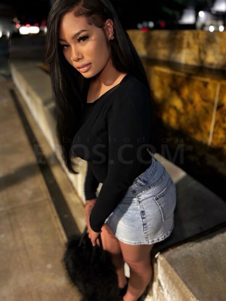 VIP Naomi
