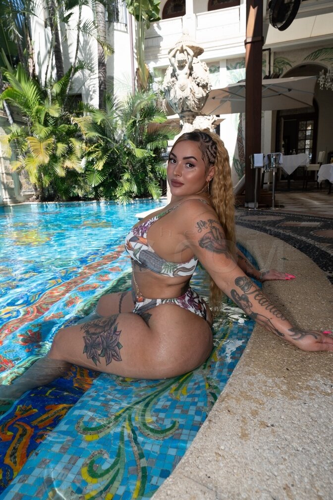 Upscale Tiffany Lynn