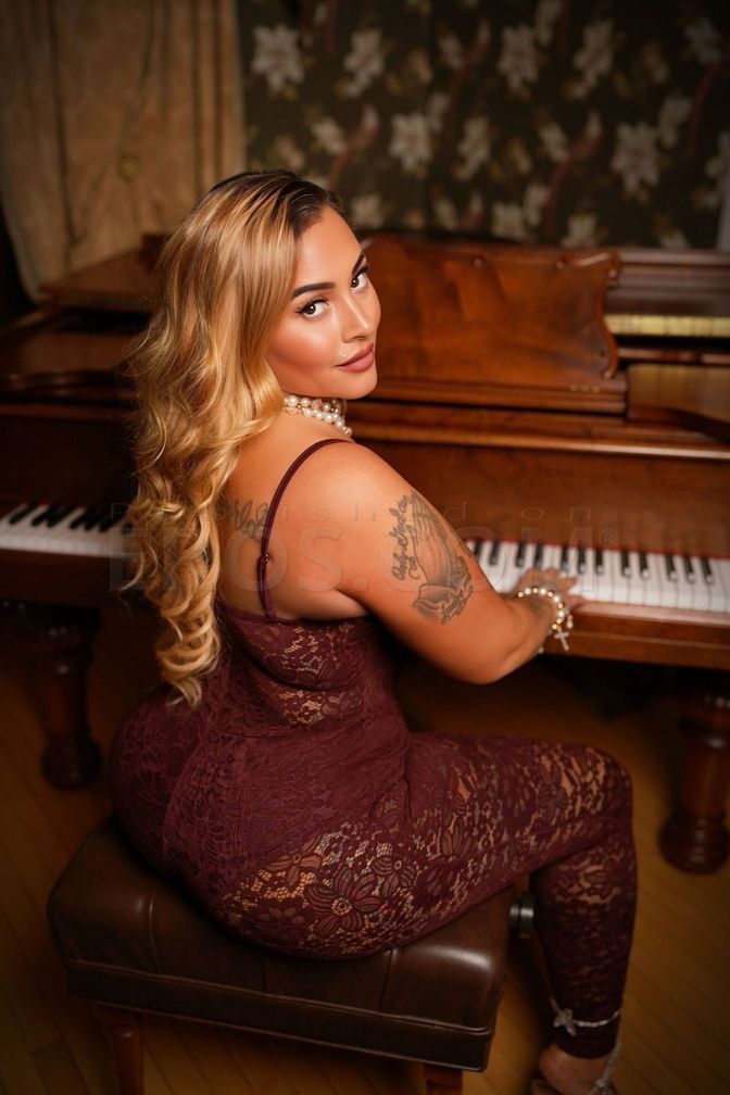 Upscale Tiffany Lynn