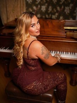 Upscale Tiffany Lynn