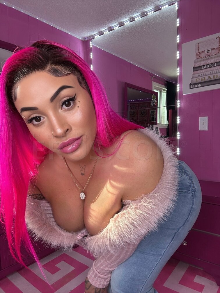 Upscale Tiffany Lynn
