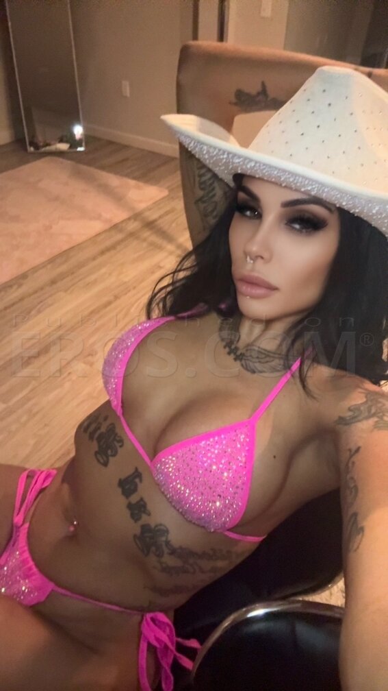 Nikki D