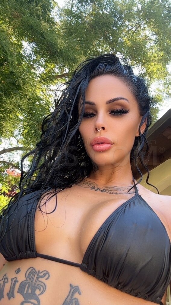 Nikki D.
