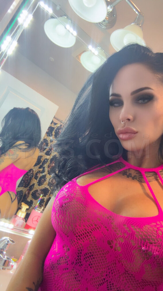 Nikki D.