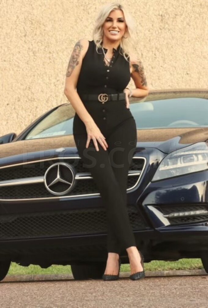Sexy Divorcee Diana