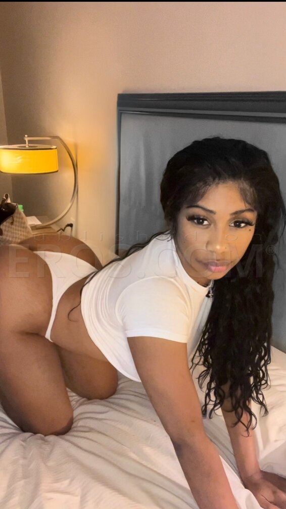Nia Lynn