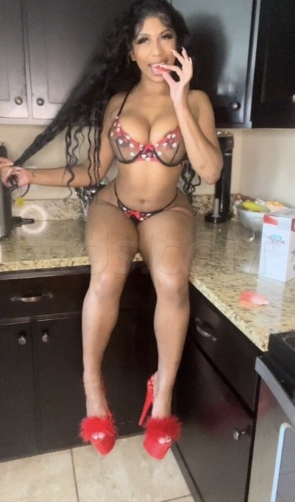 Nia Lynn