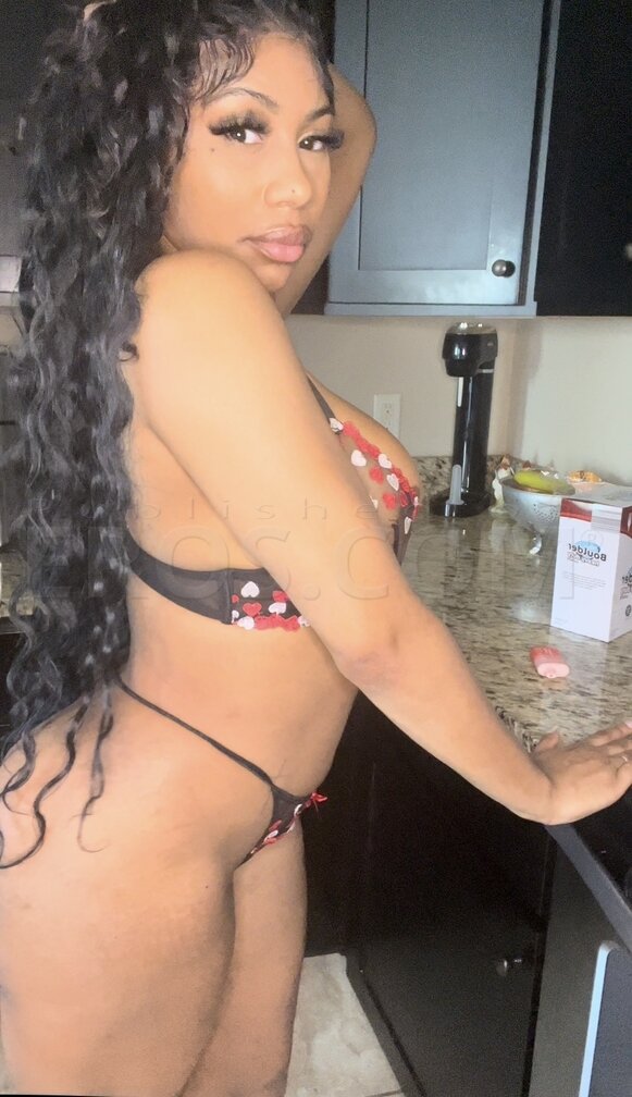 Nia Lynn