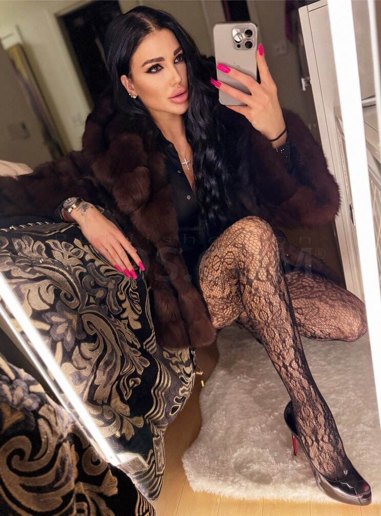 VIP Lola
